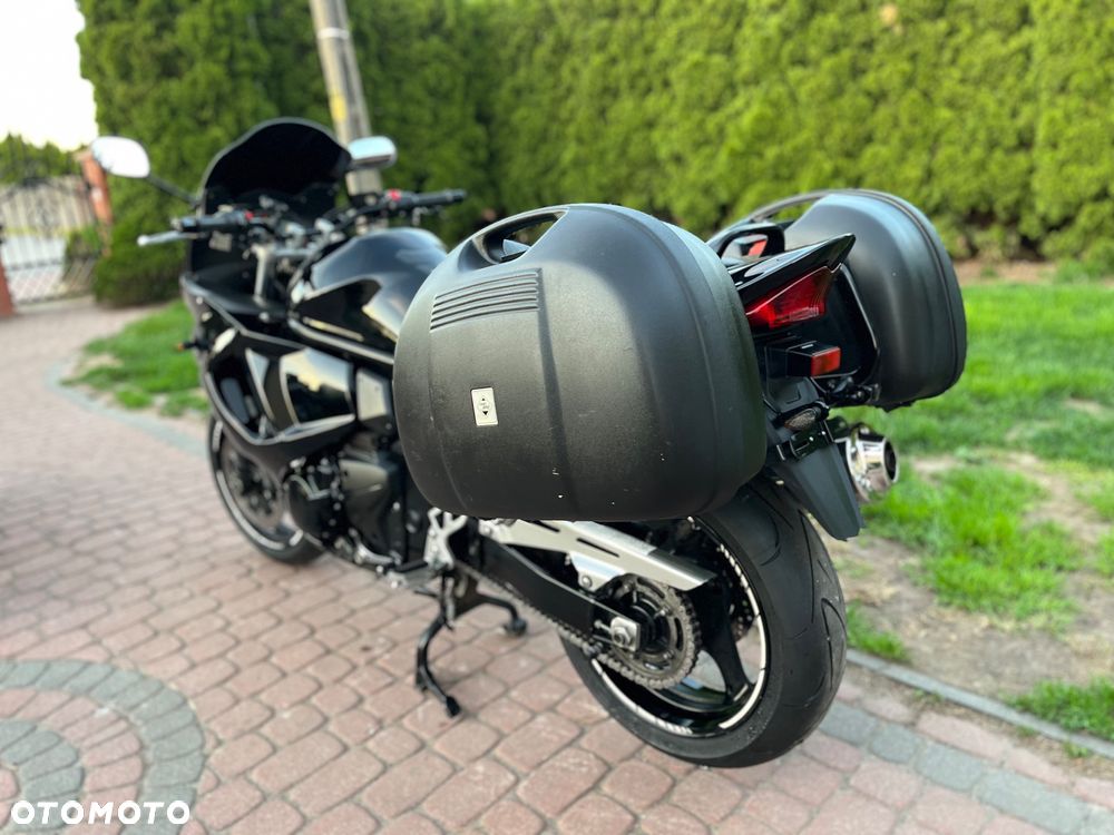 Suzuki GSX - 12