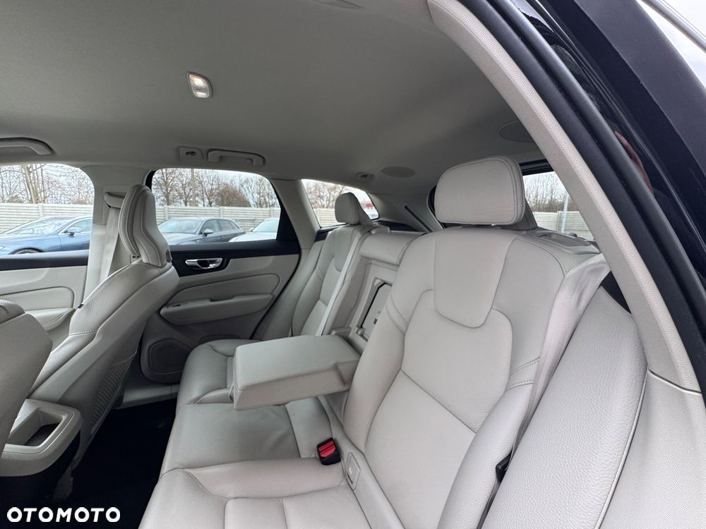 Volvo XC 60 B4 D Plus Bright - 28