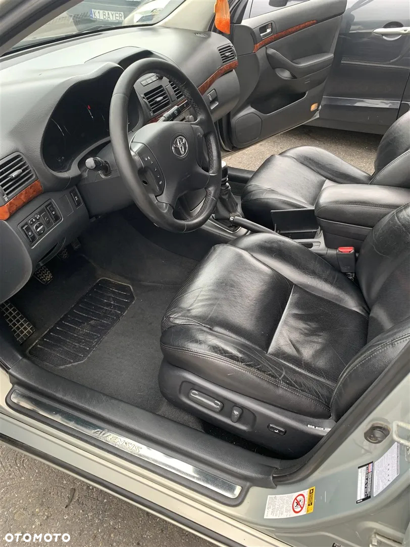Toyota Avensis 2.2 D-4D X Premium - 12