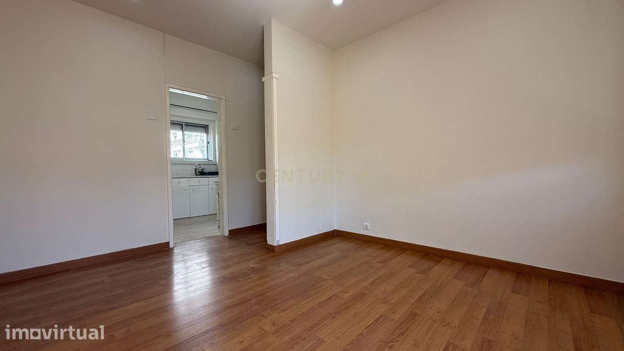 T2 | Alvalade | Parcialmente Remodelado | Arrendamento - Grande imagem: 2/30