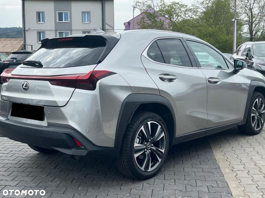 Lexus UX - 4