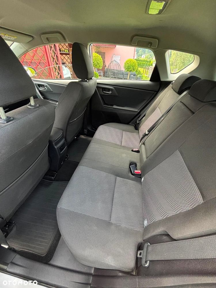 Toyota Auris 1.4 D-4D - 10