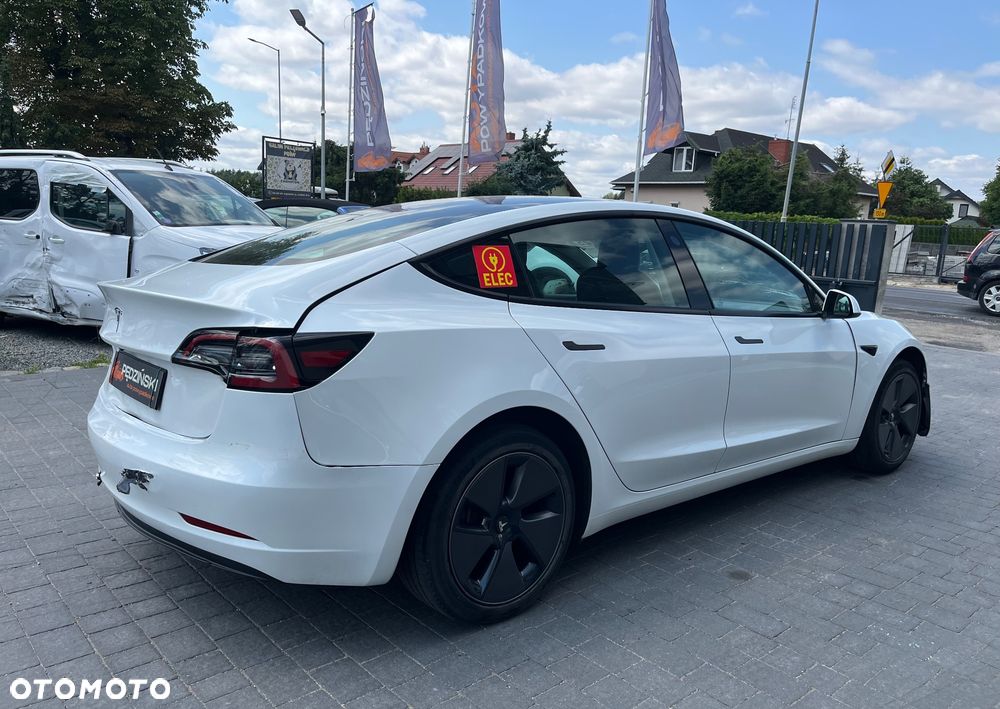 Tesla Model 3 - 4