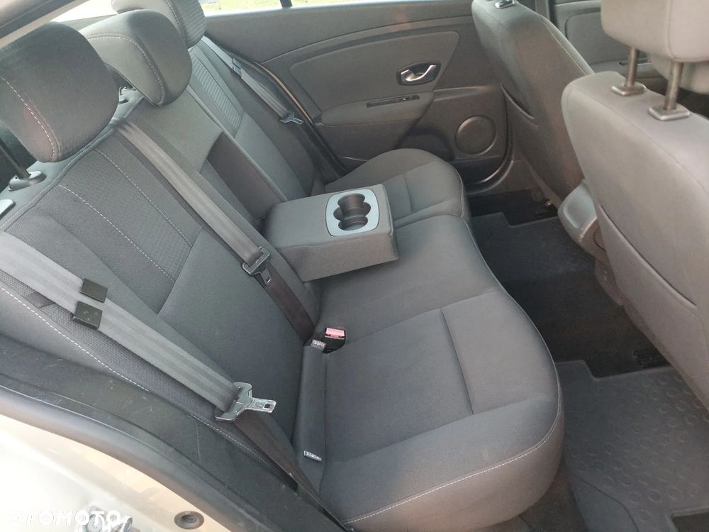 Renault Fluence 1.6 16V 110 Expression - 8