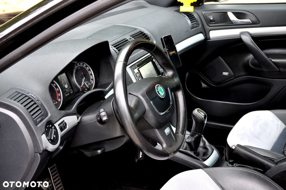 Skoda Octavia 2.0 TDI CR DPF RS - 18