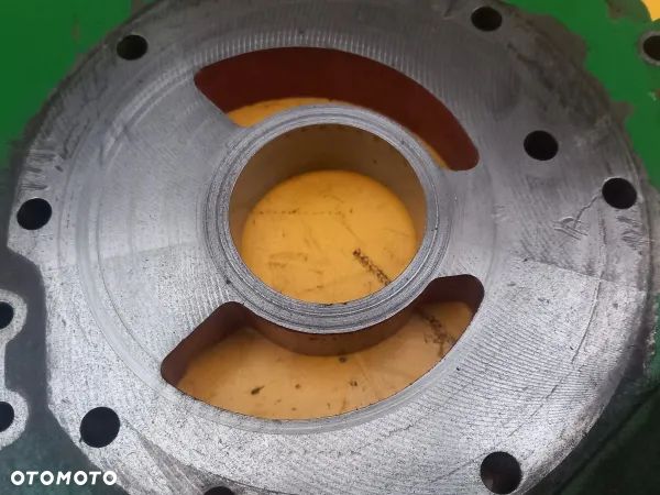 Pokrywa przednia obudowa sktzyni IVT AutoPowr John Deere 6620 - 3