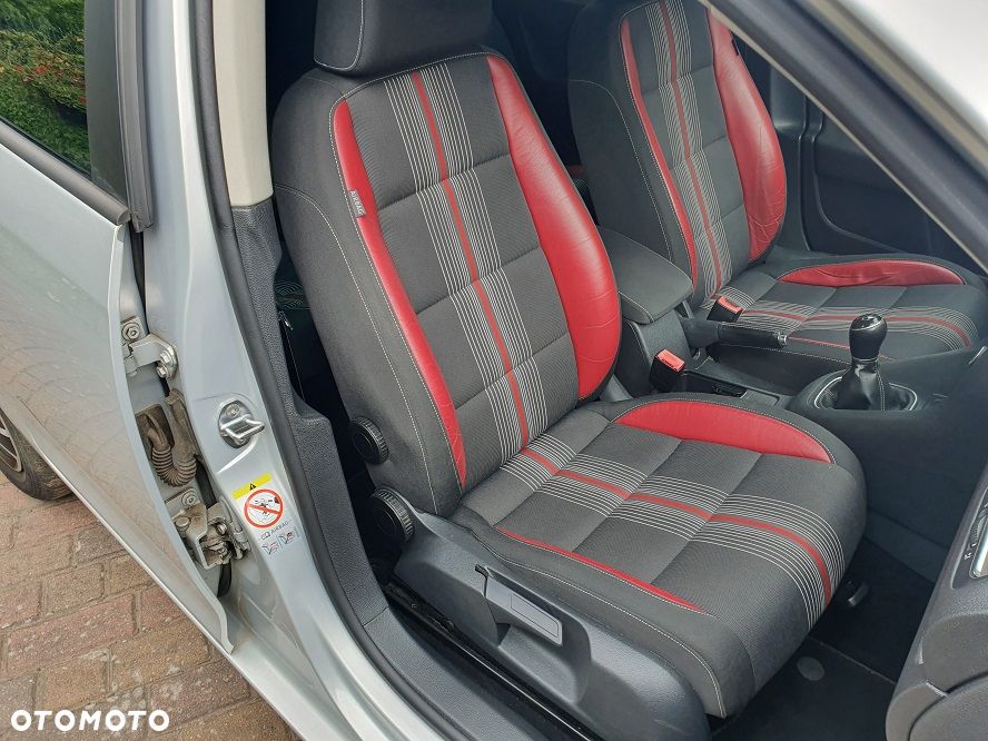 Volkswagen Golf 1.6 TDI DPF BlueMotion Technology MATCH - 11