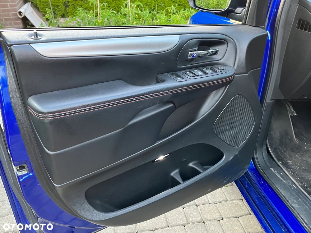 Dodge Grand Caravan 3.6 R/T - 26