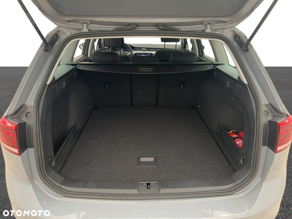Volkswagen Passat - 12