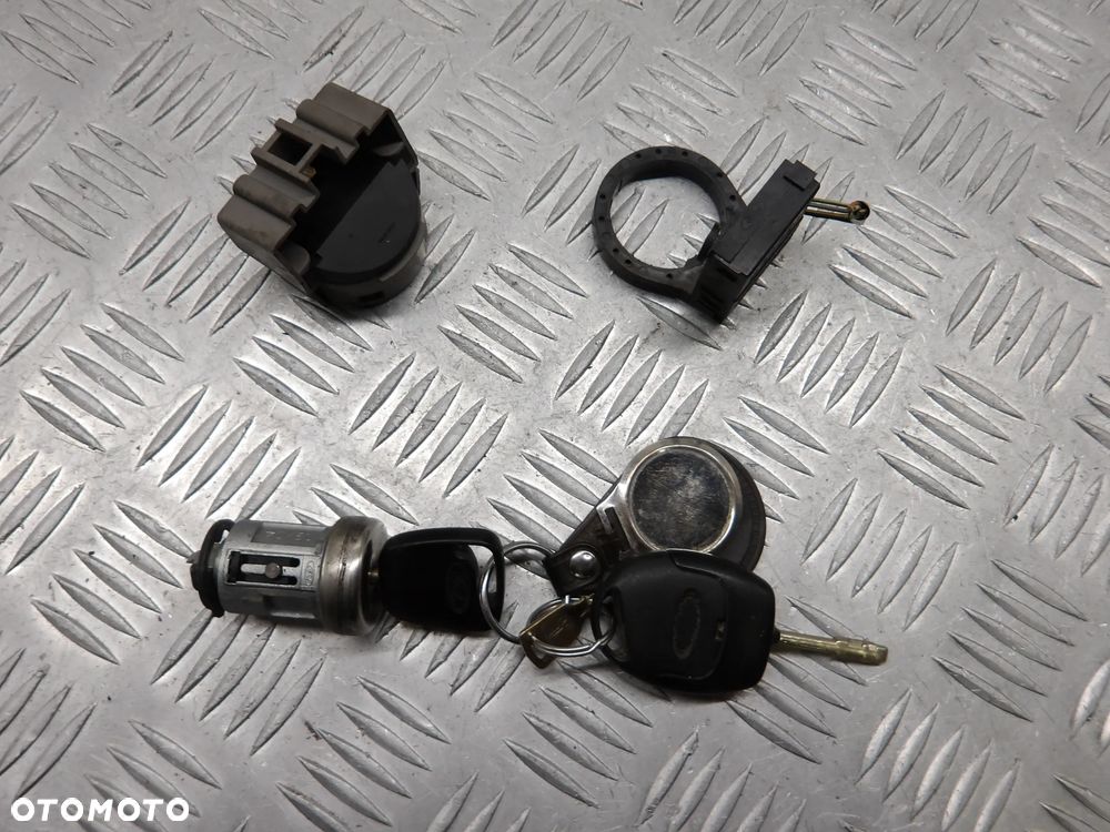 FORD FOCUS MK1 LIFT KOMBI 01-04 1.8D STACYJKA KLUCZYK WKŁADKA - 1