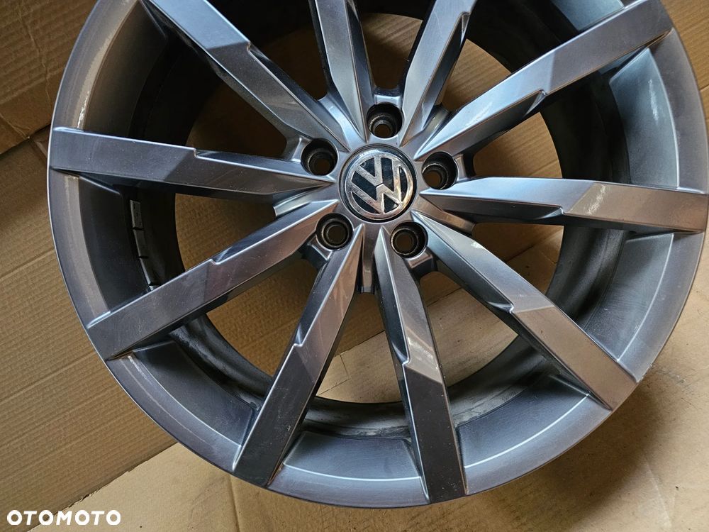 (F38) Volkswagen OE New Beetle Golf Passat / 5C0 601 025AT / 8Jx20 ET48 5x112 - 3