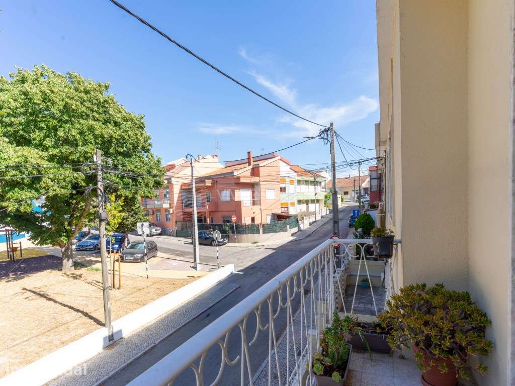 Andar de Moradia T3 com Potencial de Duplex e Excelente Localização... - Grande imagem: 3/45