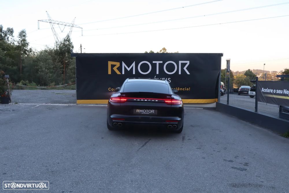 Porsche Panamera - 4