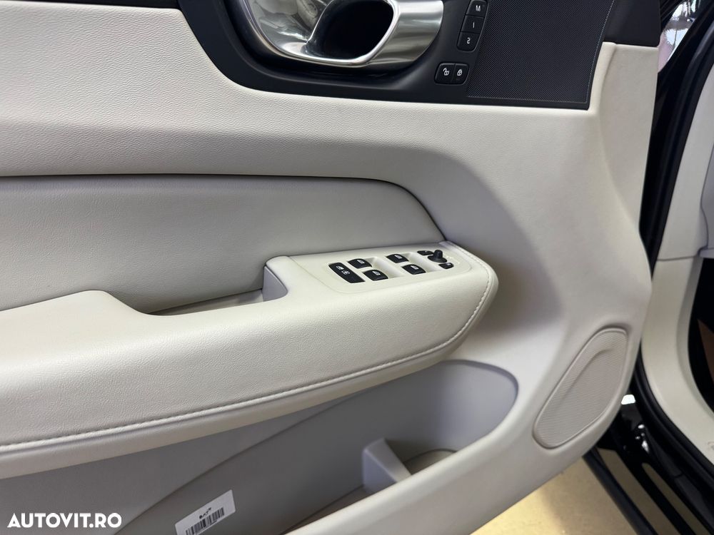 Volvo XC 60 T6 AWD Plus Dark - 27