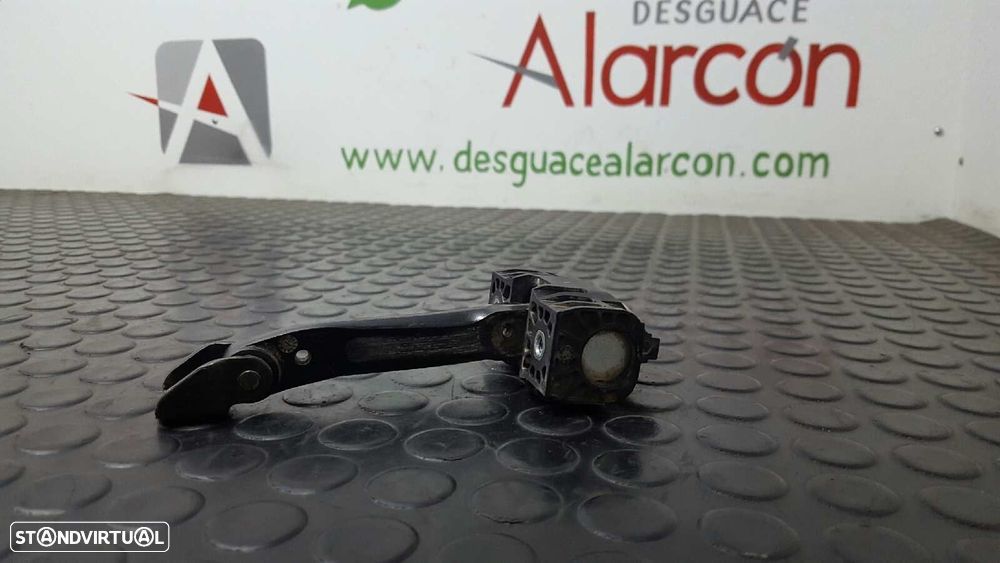 RETENTOR DA PORTA DIANTEIRA ESQUERDA BMW SERIE 3 BERLINA (E90) 320D - 1