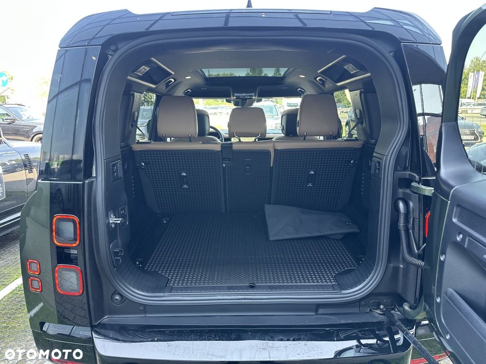 Land Rover Defender - 22