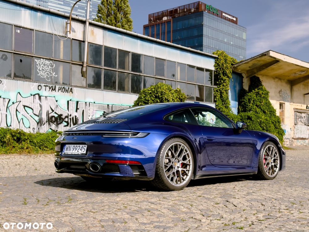 Porsche 911 Carrera 4S - 11