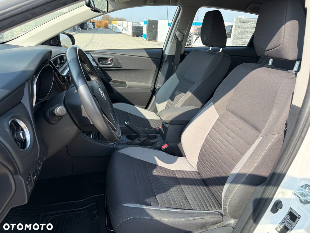Toyota Auris 1.6 Premium - 23