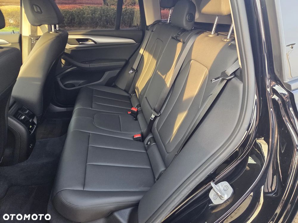 BMW X3 sDrive18d - 18