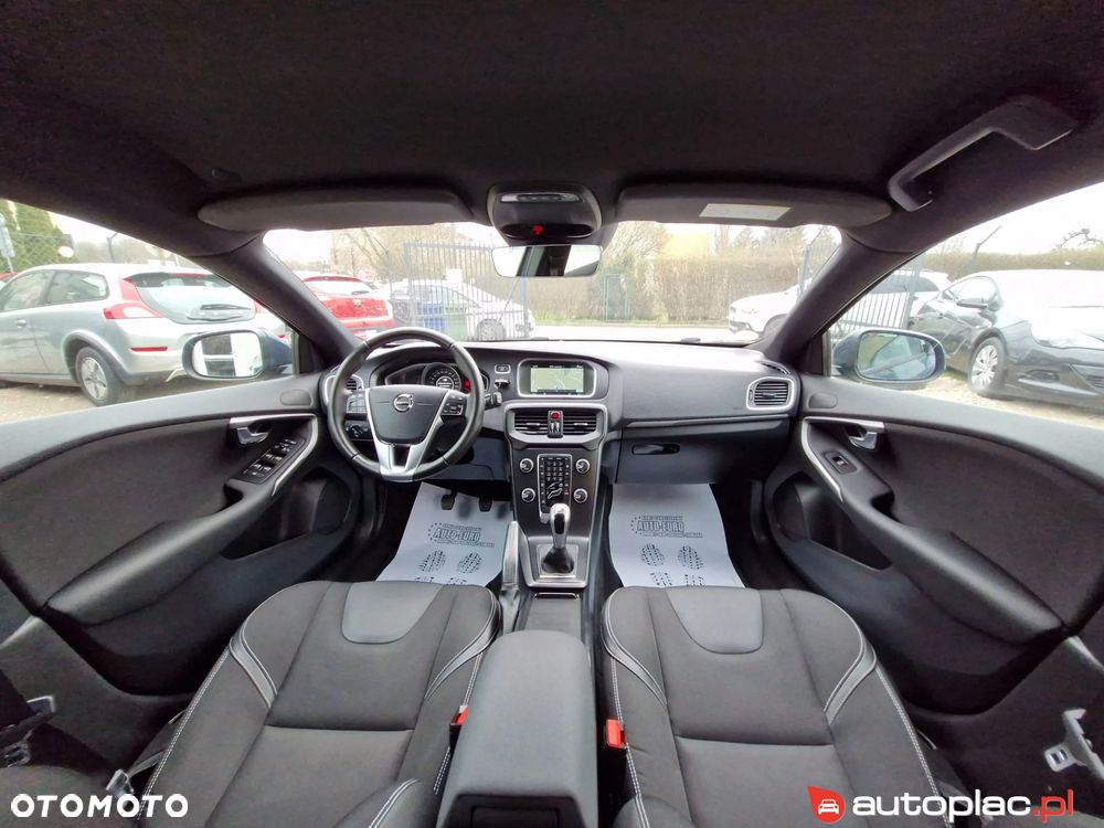 Volvo V40 D2 Momentum - 25