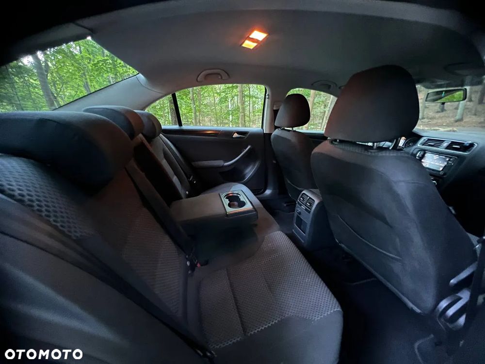 Volkswagen Jetta 1.2 TSI Comfortline - 24