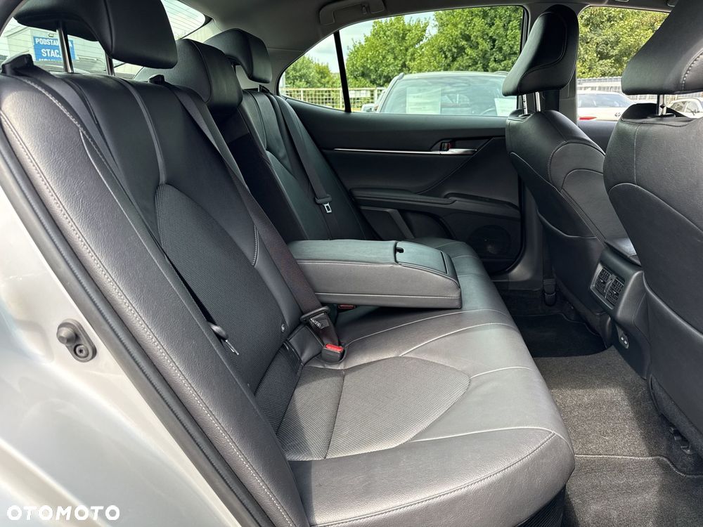 Toyota Camry 2.5 Hybrid Executive CVT - 27