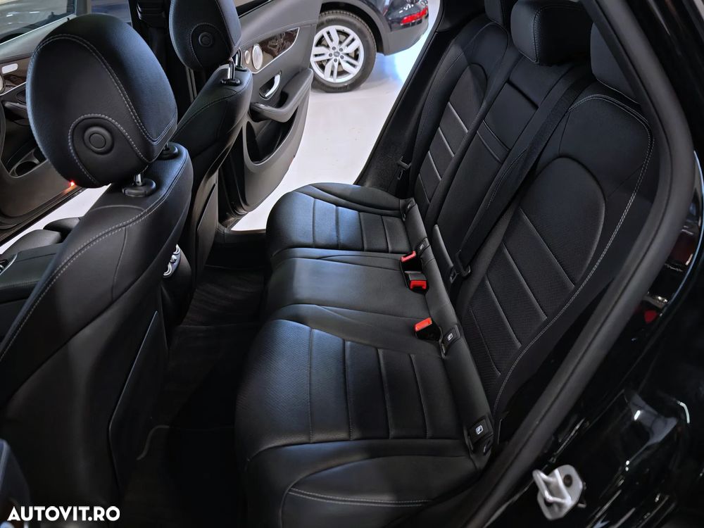 Mercedes-Benz GLC 300 e 4MATIC - 32