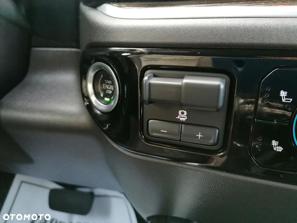 Chevrolet Silverado - 20
