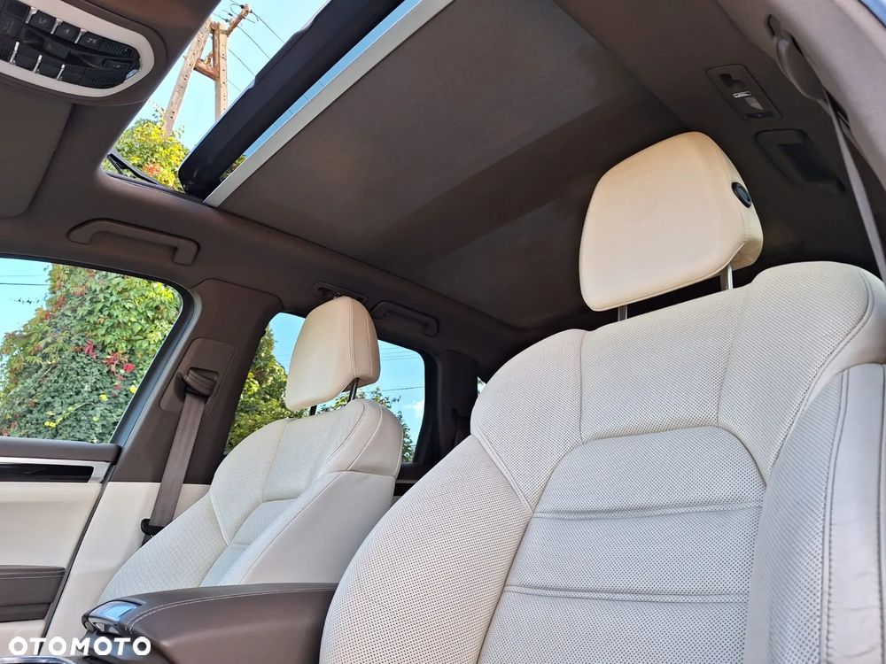 Porsche Cayenne - 21