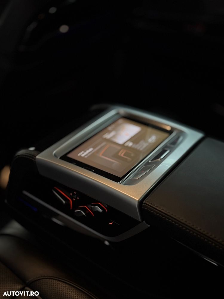 BMW Seria 7 745e - 11