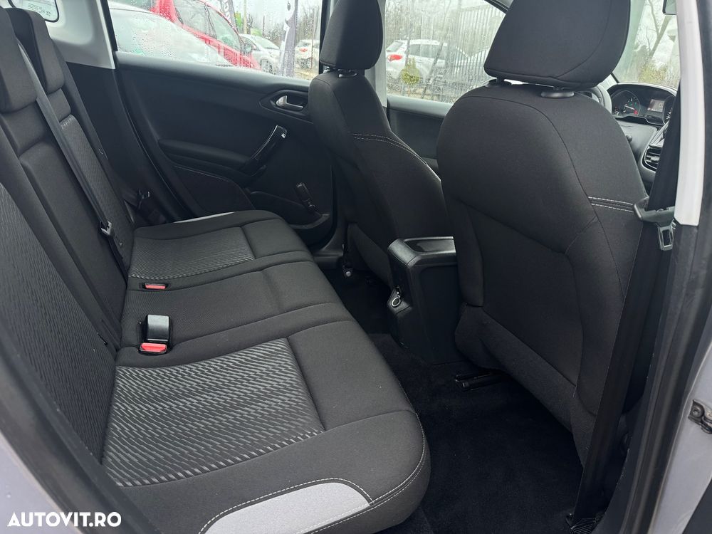 Peugeot 2008 BlueHDi 100 STOP & START Active - 12