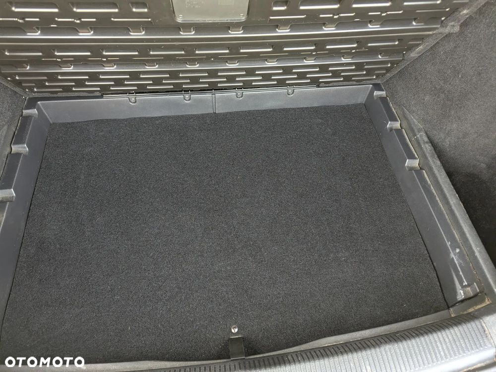 Volkswagen Golf 1.6 TDI DPF Comfortline - 20