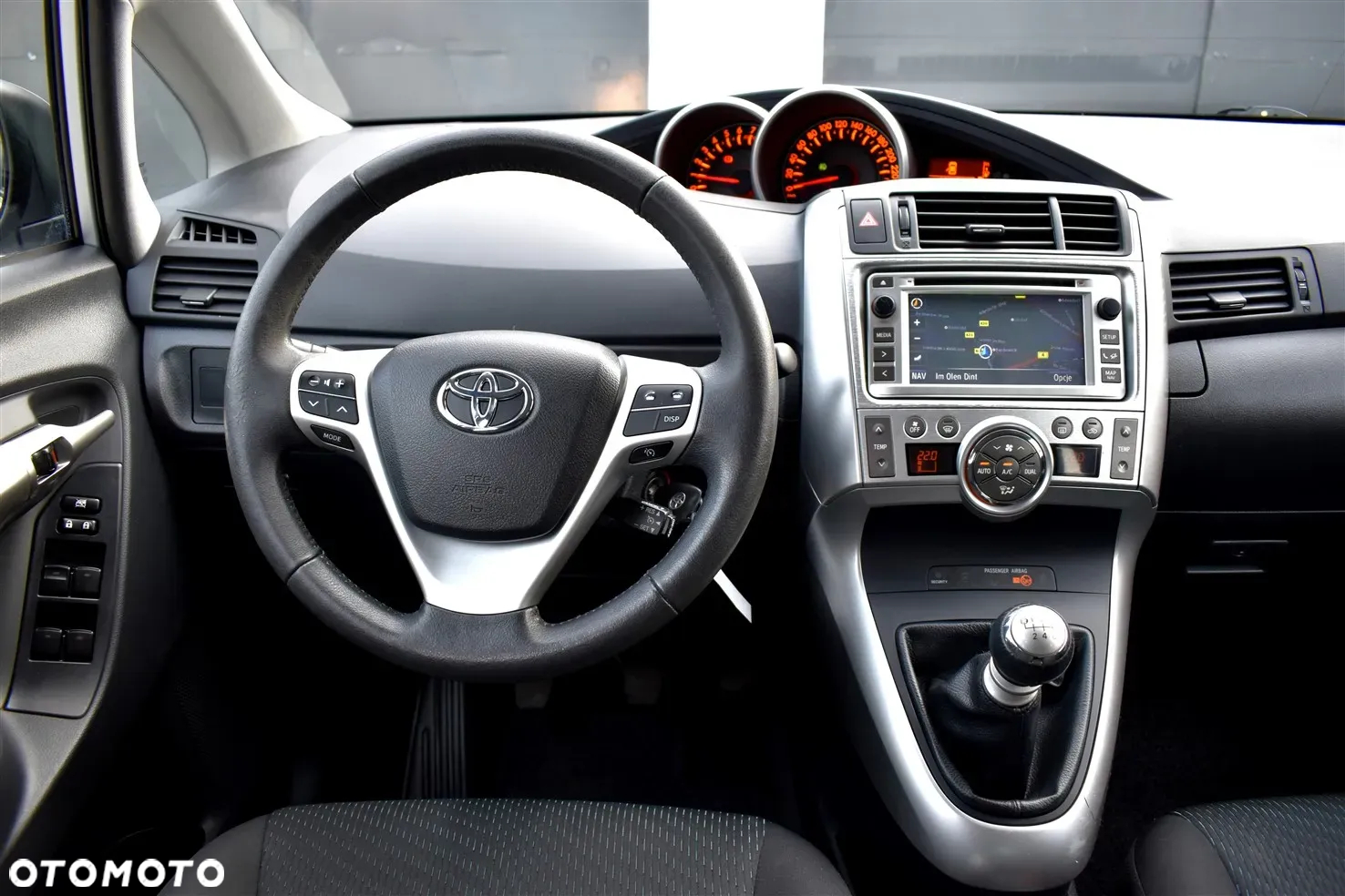 Toyota Verso 1.8 Sol plus NAVI 7os - 25