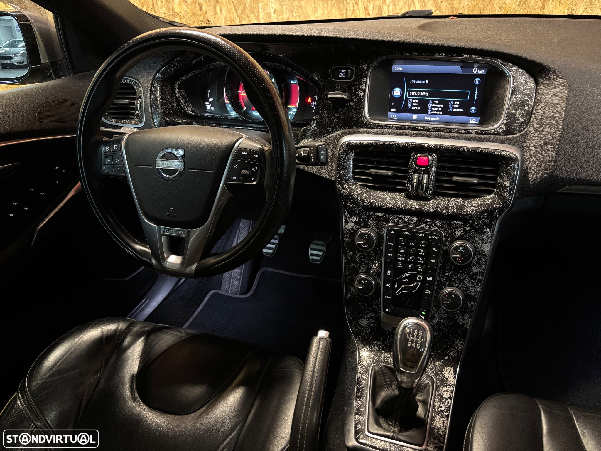 Volvo V40 1.6 D2 R-Design - 17