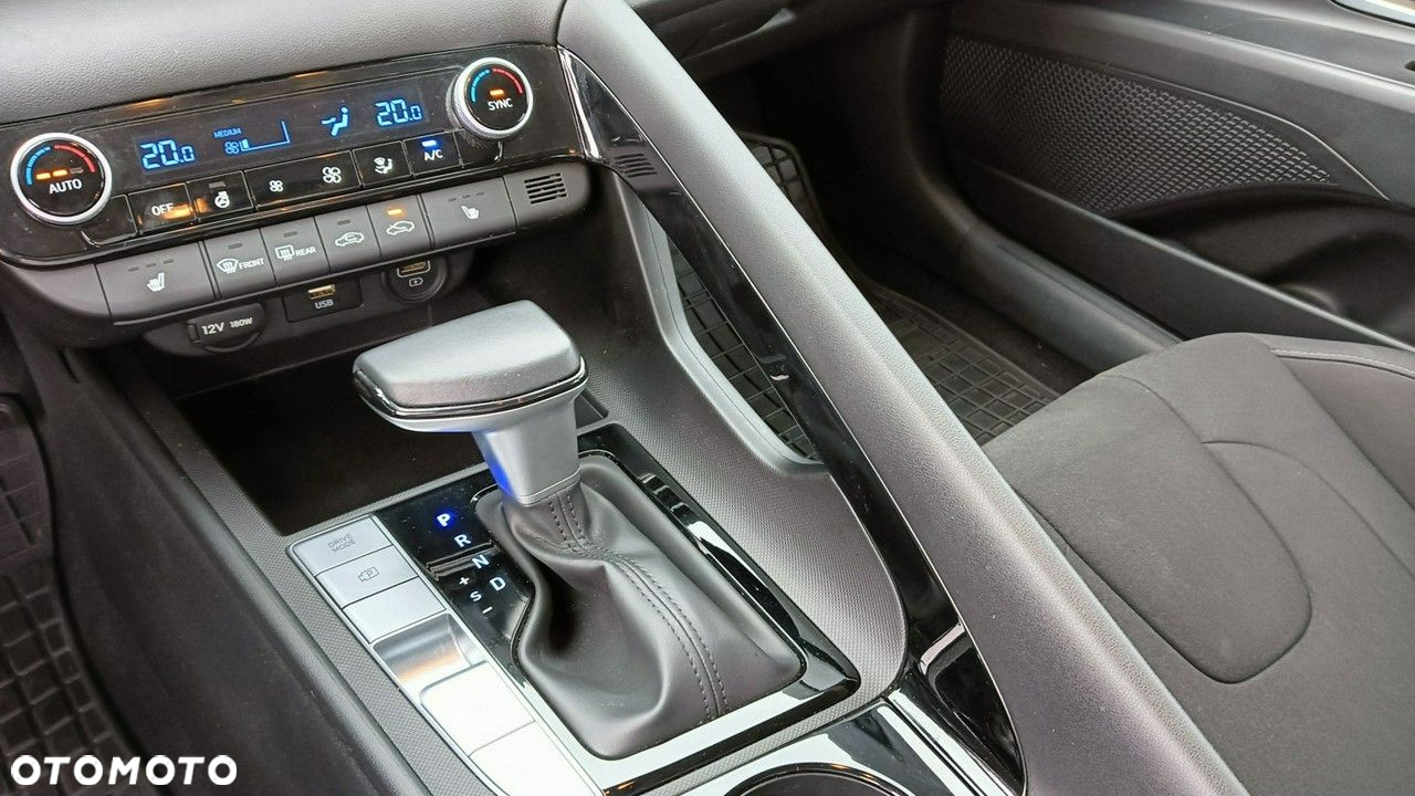 Hyundai Elantra - 15