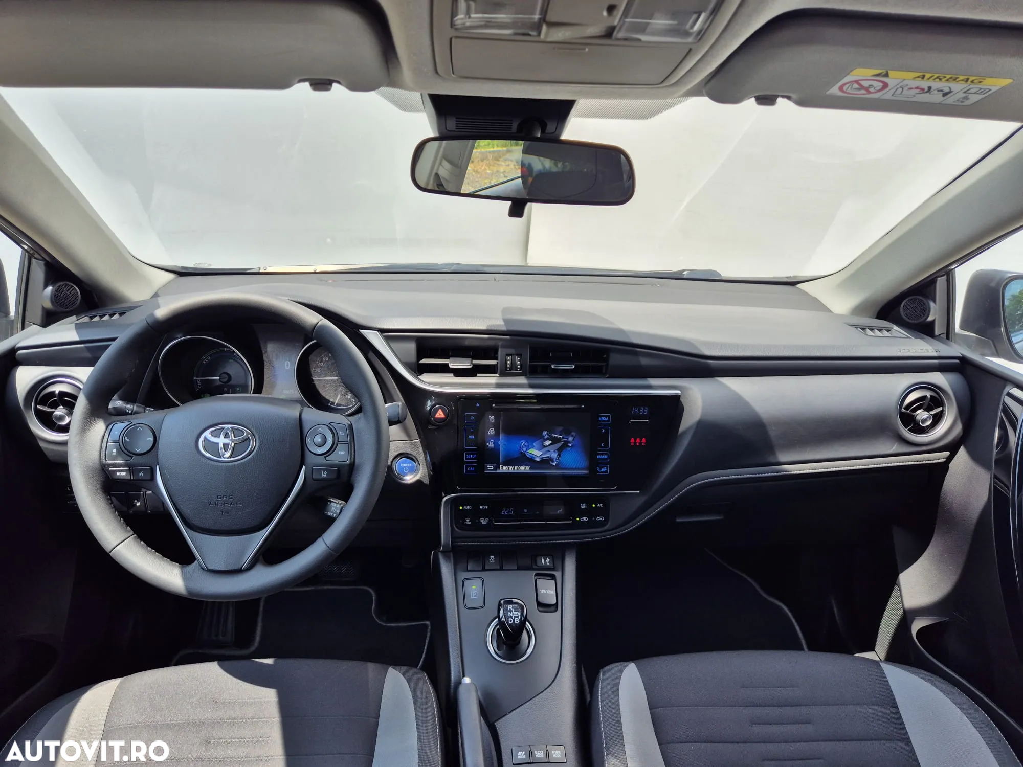 Toyota Auris 1.8 L VVT-i HSD Sol - 9