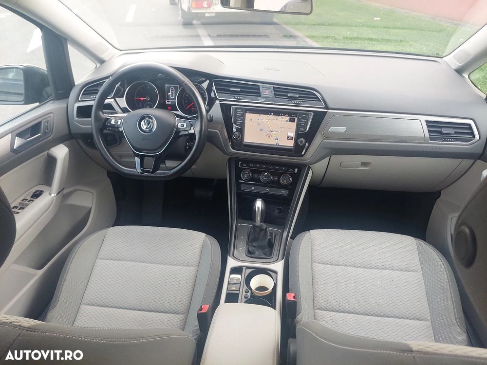 Volkswagen Touran - 8