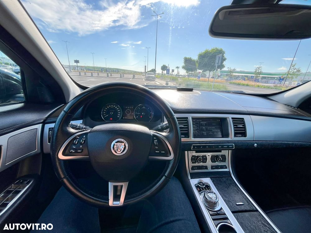 Jaguar XF 2.2D Premium Luxury - 3