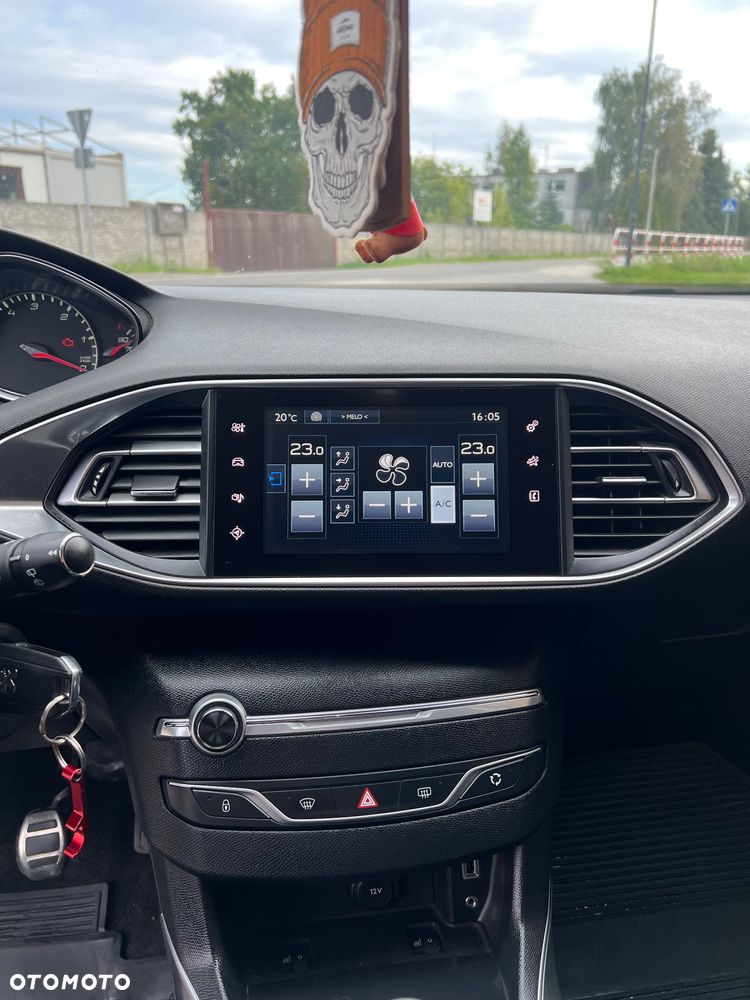Peugeot 308 1.6 BlueHDi Allure S&S - 24