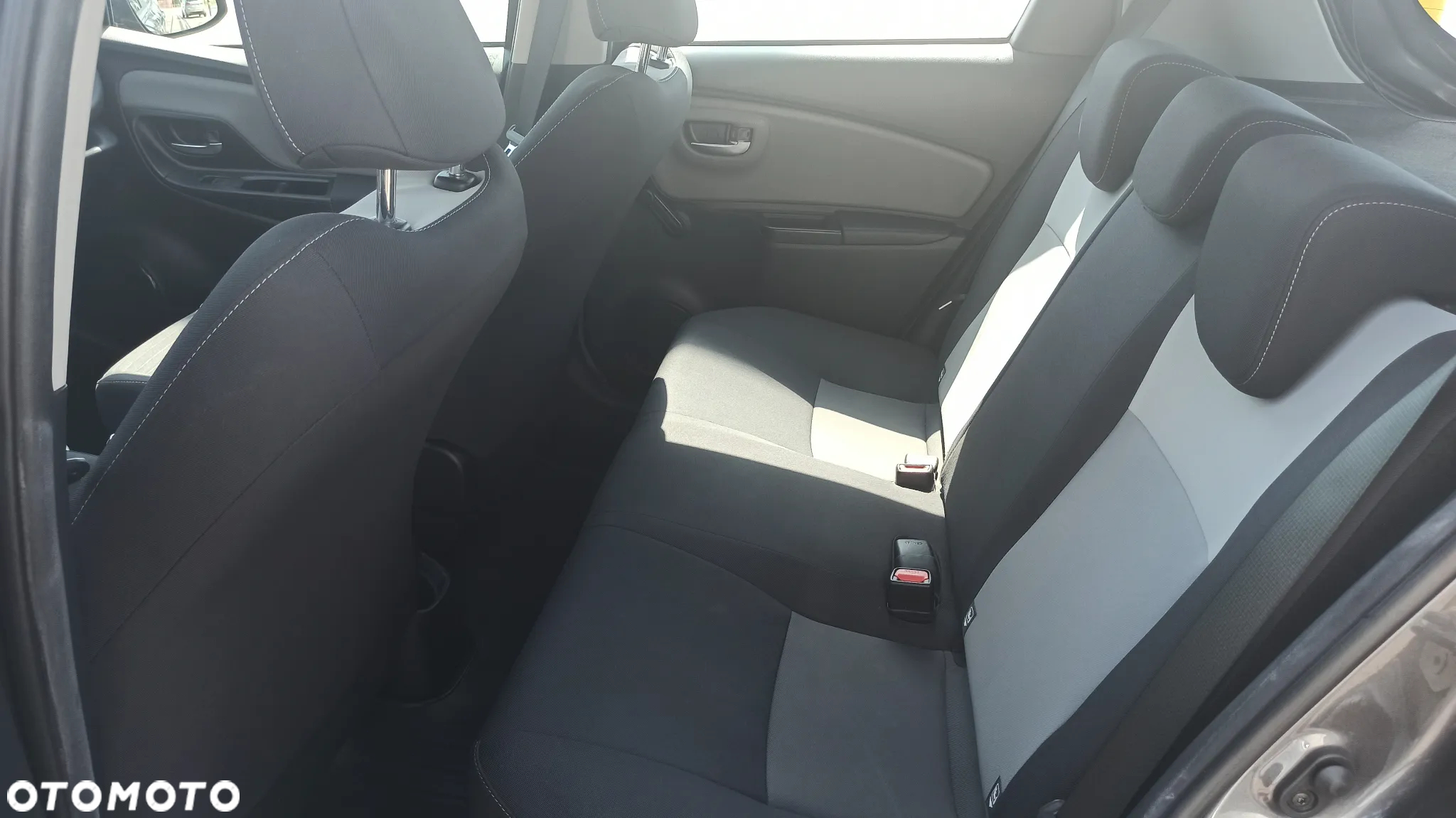 Toyota Yaris 1.5 Premium - 7