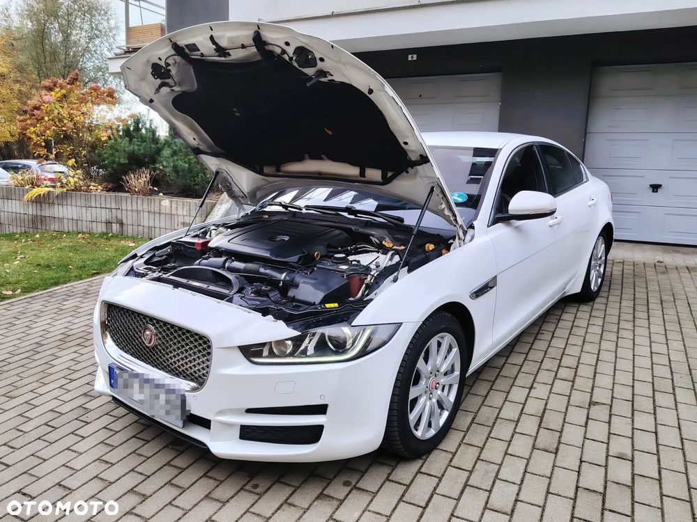 Jaguar XE 2.0 D Portfolio - 21