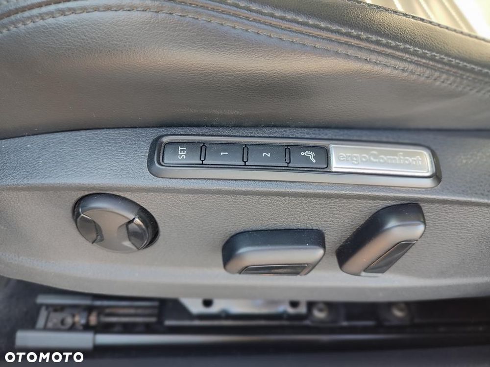 Volkswagen Passat 2.0 TDI SCR 4Motion DDG Highline - 25