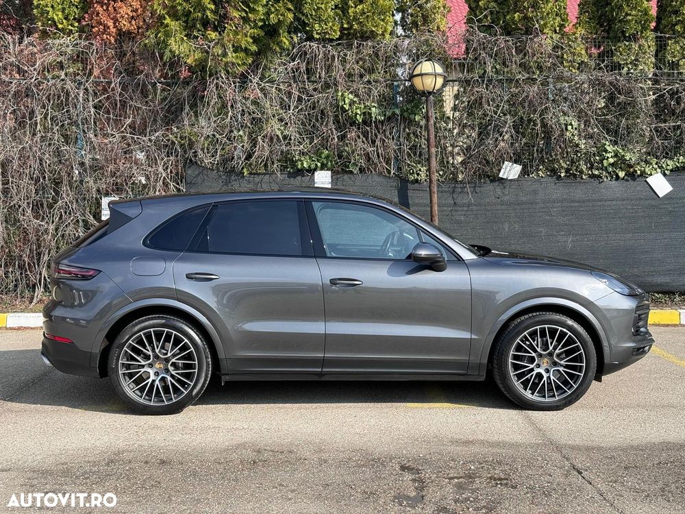Porsche Cayenne - 2
