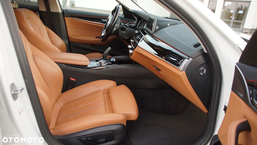 BMW Seria 5 520d Sport Line - 9