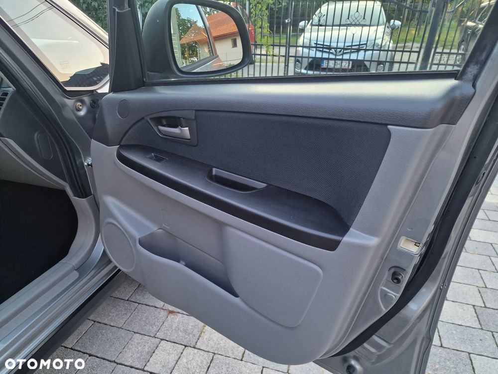 Suzuki SX4 1.6 VVT 4x4 Comfort - 26