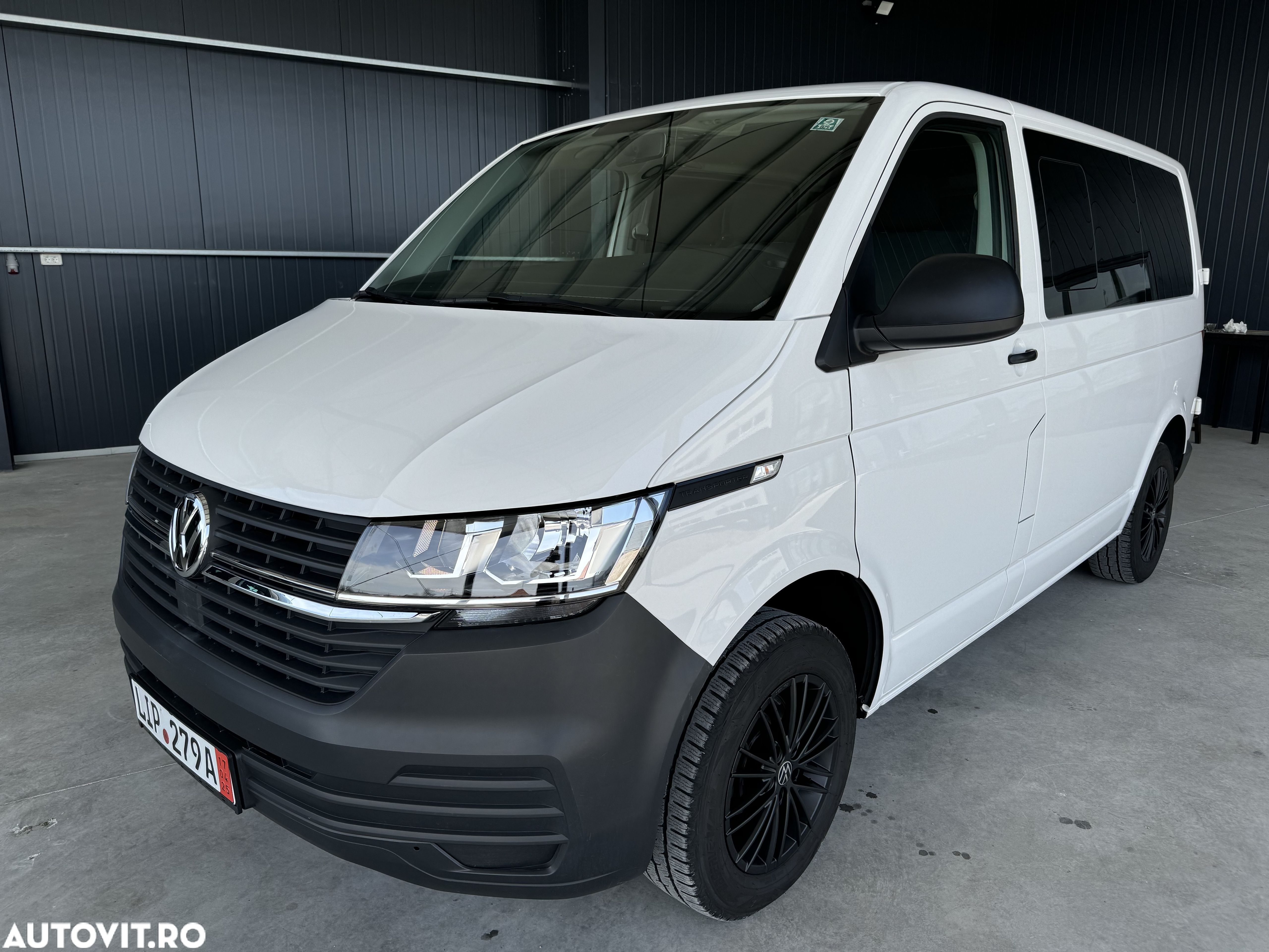 Volkswagen Transporter - 1