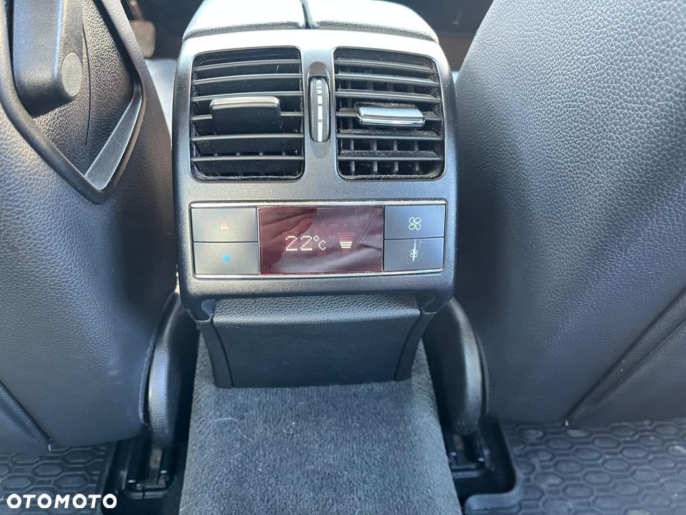 Mercedes-Benz Klasa C 180 BlueEFFICIENCY 7G-TRONIC Avantgarde - 17