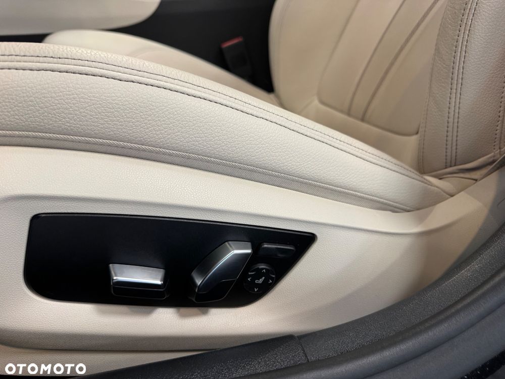 BMW Seria 5 520d xDrive M Sport sport - 12