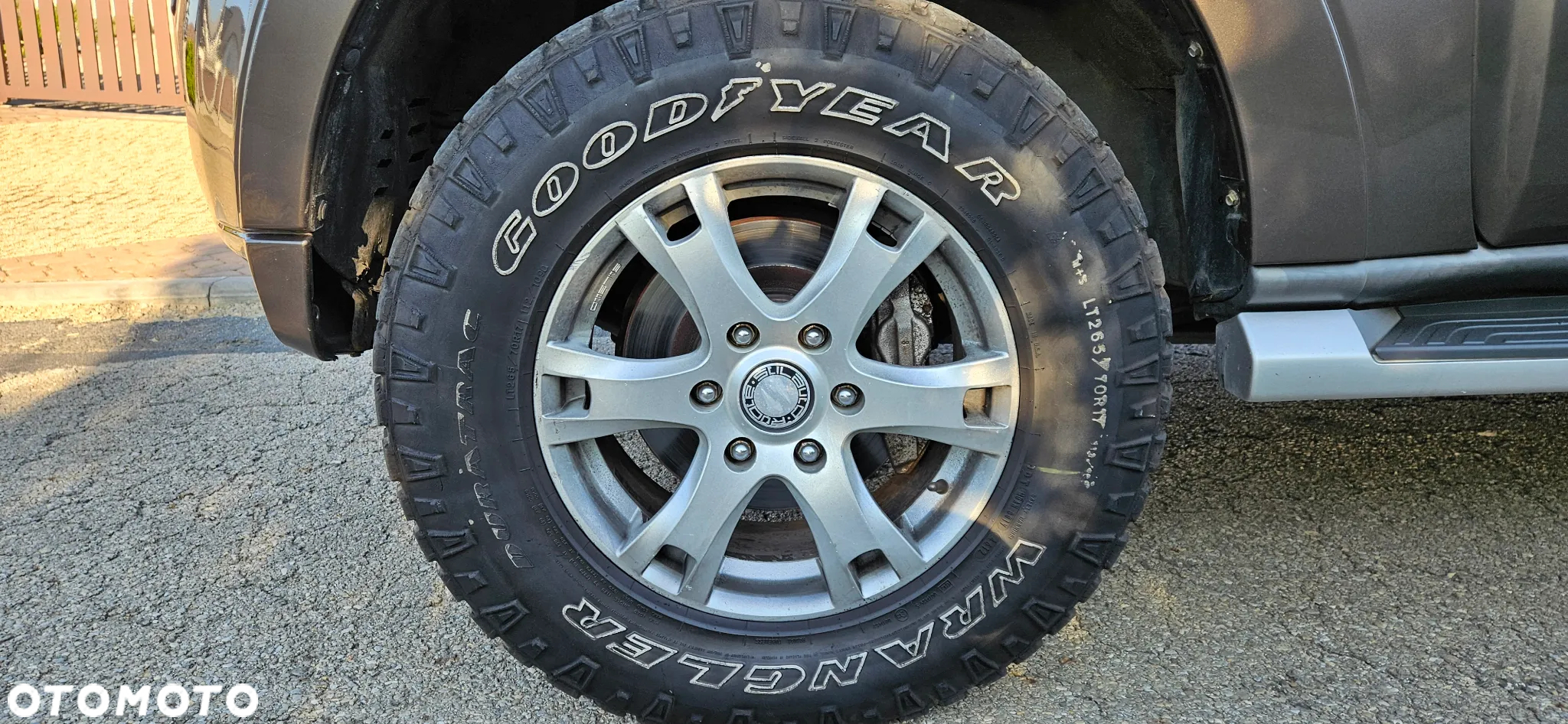 Mitsubishi Pajero - 25