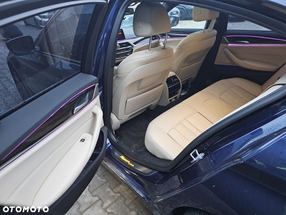 BMW Seria 5 530i xDrive GPF Sport Line sport - 11